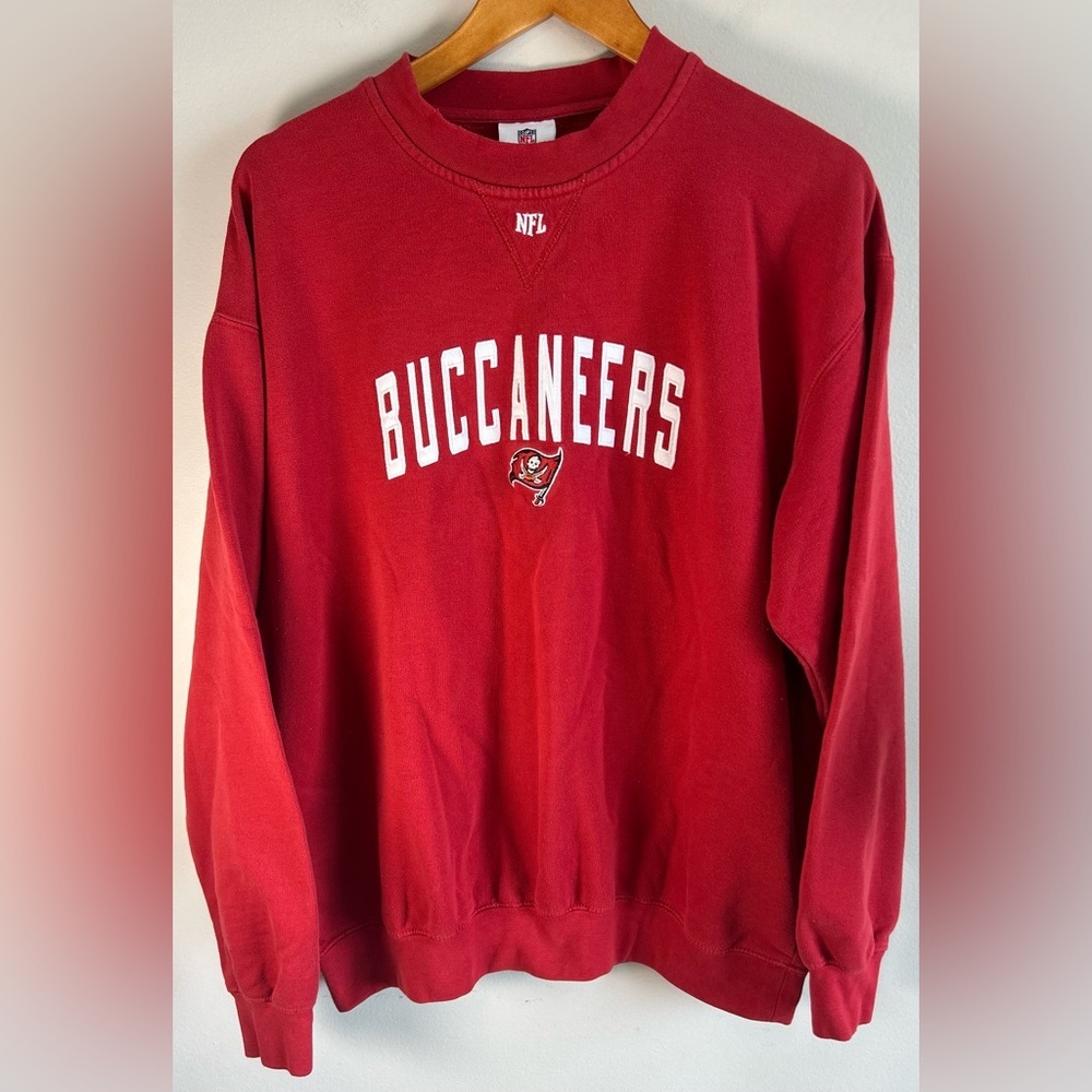 NFL Team Apparel Tampa Bay Buccaneers Sweatshirt Sz L Football Crewneck Thrashed